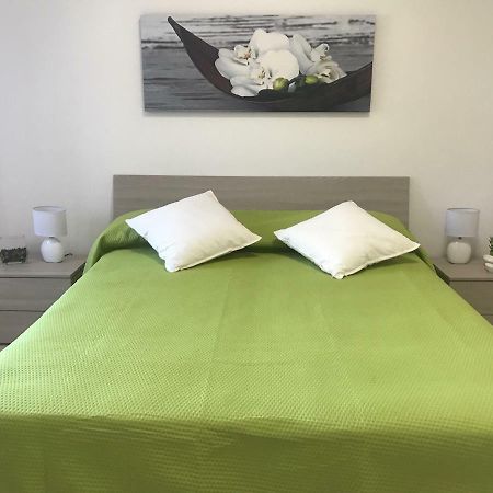 Baia Taormina Apartment จีอาร์ดีนี นักซอส ภายนอก รูปภาพ