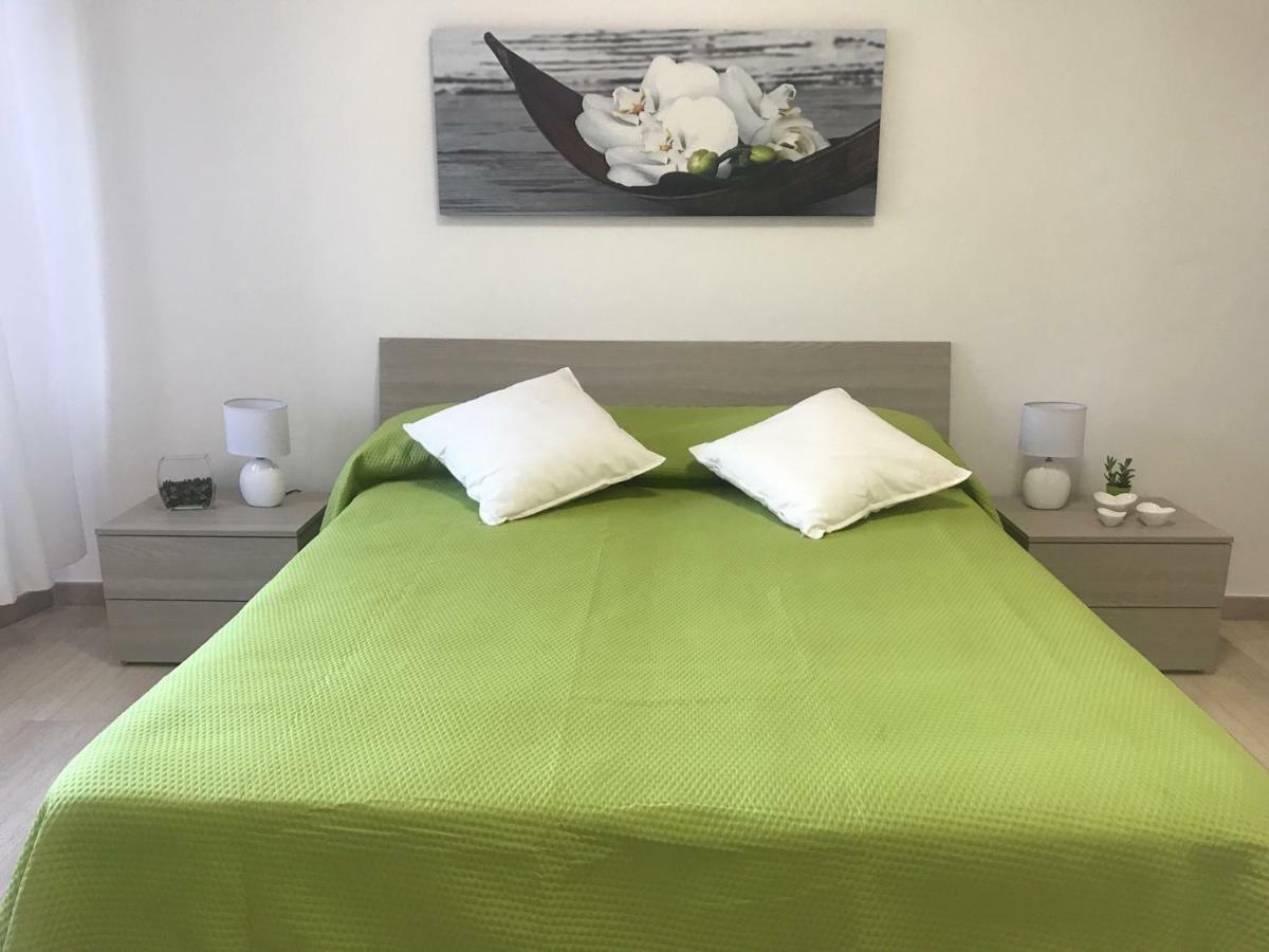 Baia Taormina Apartment จีอาร์ดีนี นักซอส ภายนอก รูปภาพ