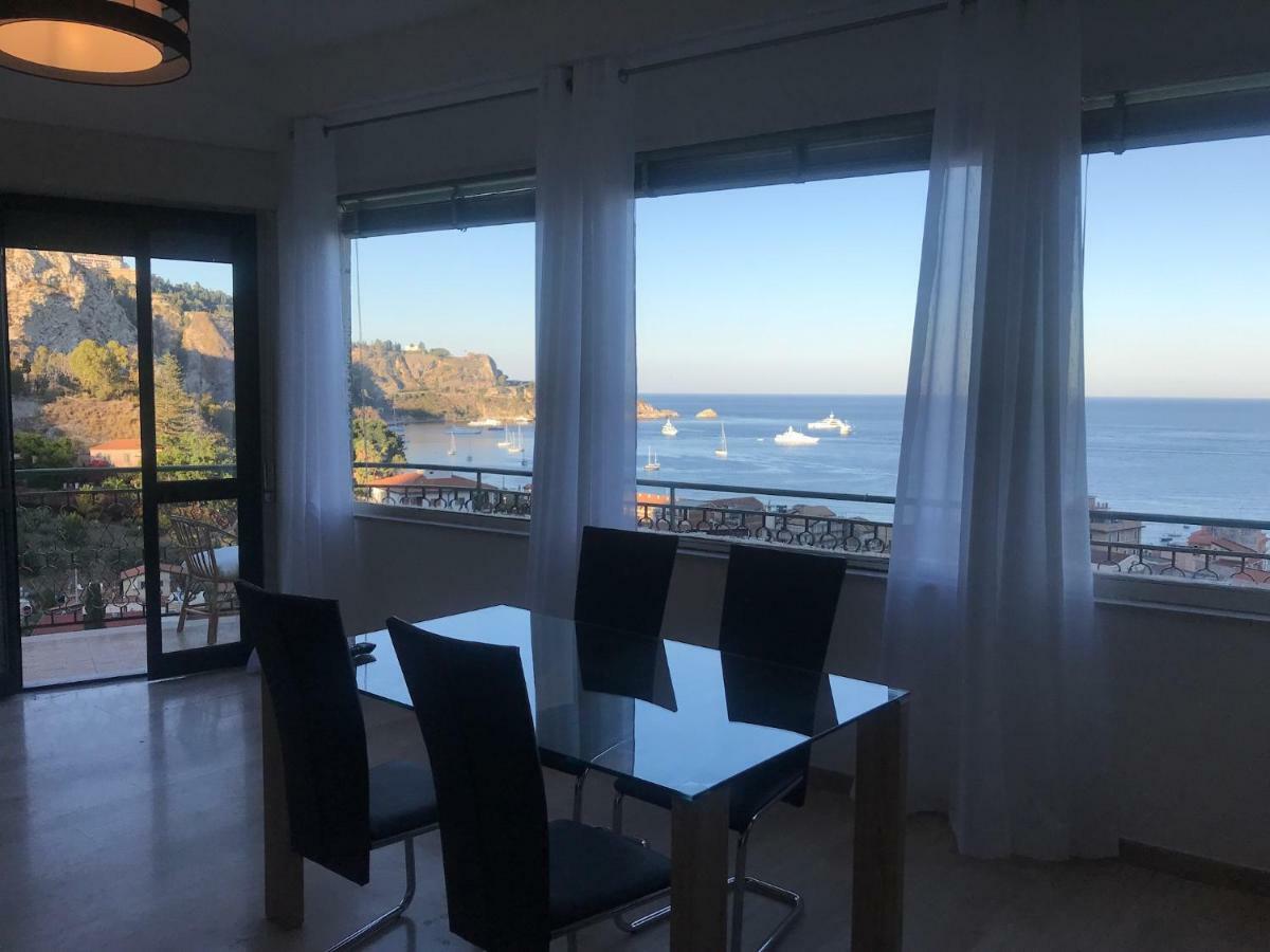 Baia Taormina Apartment จีอาร์ดีนี นักซอส ภายนอก รูปภาพ