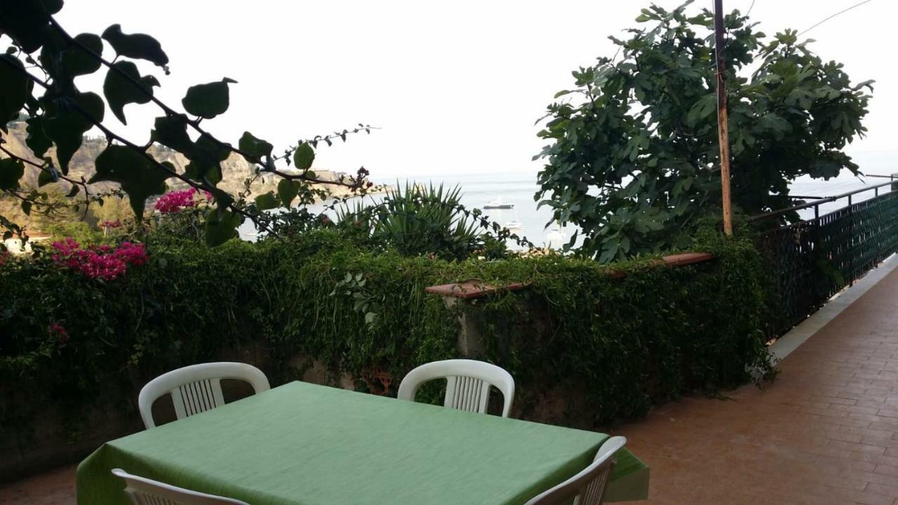 Baia Taormina Apartment จีอาร์ดีนี นักซอส ภายนอก รูปภาพ